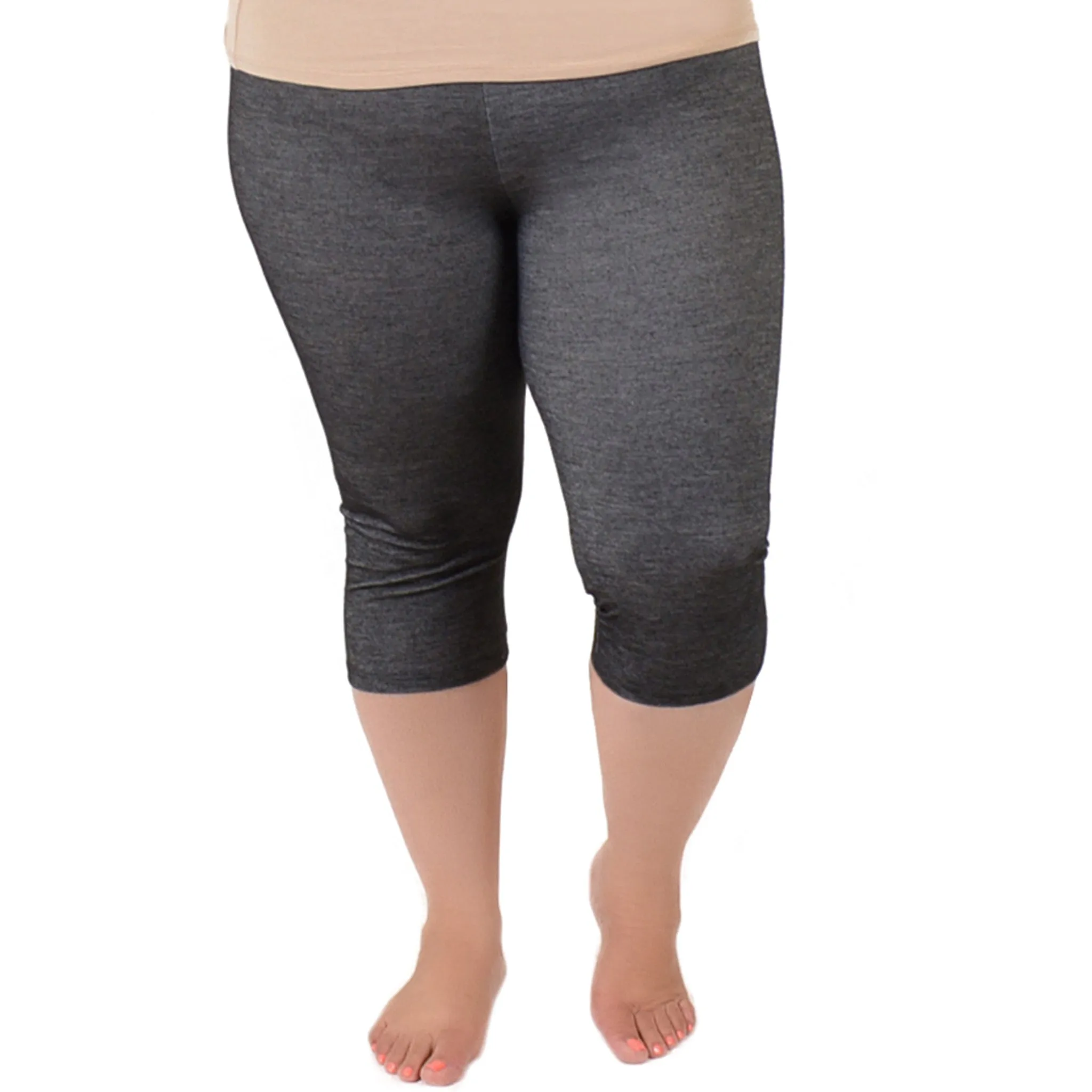 Plus Size Circuit Knee-Length Leggings